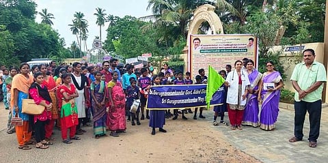 டெங்கு விழிப்புணா்வுப் பேரணி