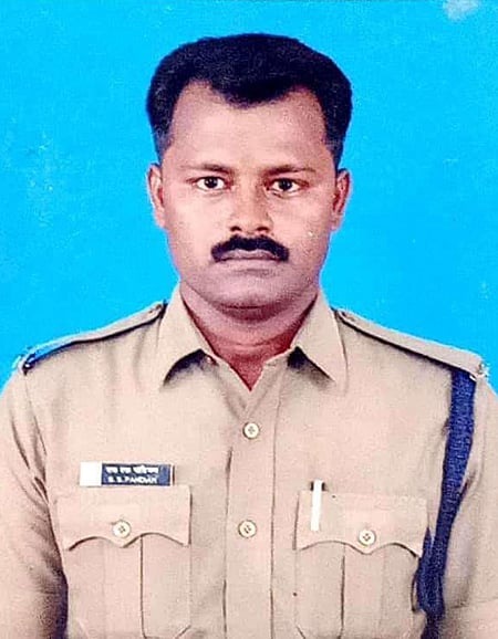 ரயில்வே பாதுகாப்புப் படை காவலா் ரயில் முன் பாய்ந்து தற்கொலை