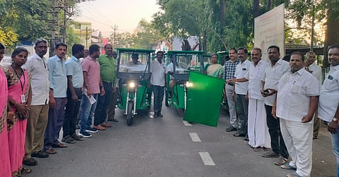 ஆரணி நகராட்சிக்கு 13 மின்கலன் வாகனங்கள்