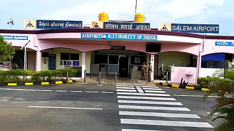 சேலம் விமான நிலையம்.