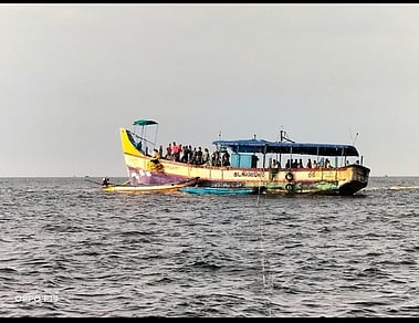 மரக்காணம் அருகே கடலில் மூழ்கிய விசைப்படகு