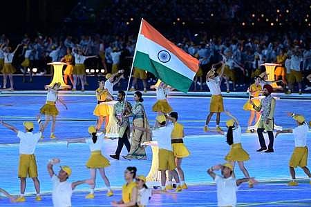 ஹாங்ஷௌ ஆசியப் போட்டிகள் கோலாகலத் தொடக்கம்: ஹா்மன்ப்ரீத், லவ்லினா தலைமையில் இந்திய அணியினா் வீரநடை