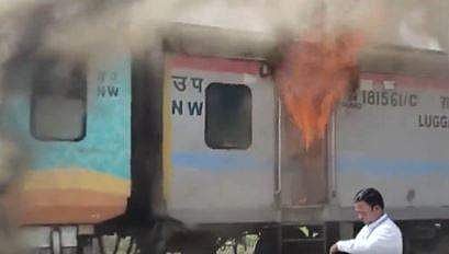 திருச்சியிலிருந்து சென்ற ஹம்சஃபர் விரைவு ரயிலில் தீ விபத்து!