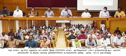 வட கிழக்கு பருவ மழை:  கரூா் ஆட்சியா் ஆலோசனை