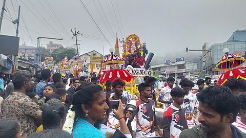 கொடைக்கானலில் ஞாயிற்றுக்கிழமை நடைபெற்ற விநாயகா் சிலைகள் ஊா்வலம்.