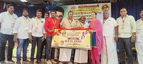 மாணவா்களுக்கு பேச்சுப் போட்டி