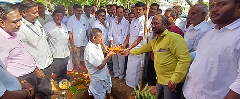 திருப்பத்தூரில் வளா்ச்சித் திட்டப் பணிகள் தொடக்கம்