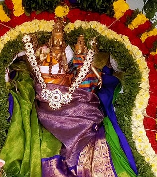 அதிதீஸ்வரா் கோயிலில் பிரதோஷ வழிபாடு