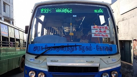 சத்தியமங்கலத்தில்  இருந்து  மைசூருக்கு  புதன்கிழமை இயக்கப்பட்ட  அரசுப்  பேருந்து.