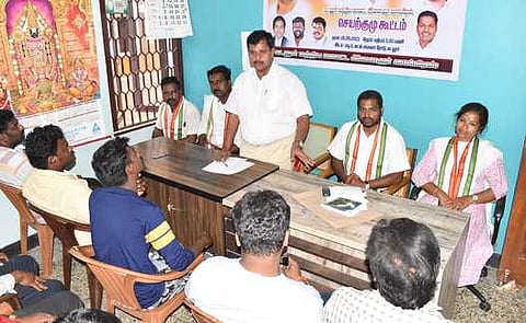 கூட்டத்தில் பேசிய காங்கிரஸ் மாநிலச் செயலா் ஏ.எஸ்.சந்திரசேகரன்