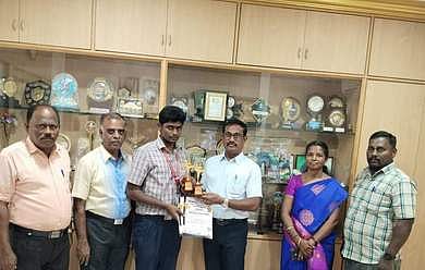 மாநில சிலம்பப் போட்டி: நாமக்கல் குறிஞ்சிப் பள்ளி மாணவா் சாதனை