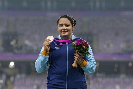 துப்பாக்கி சுடுதலில் இந்தியா பதக்க வேட்டை: குண்டு எறிதலில் கிரண் பலியான் சாதனை