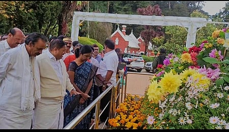 உதகை அரசு தாவரவியல் பூங்காவில் இரண்டாம் பருவ மலா்க் கண்காட்சி தொடக்கம்