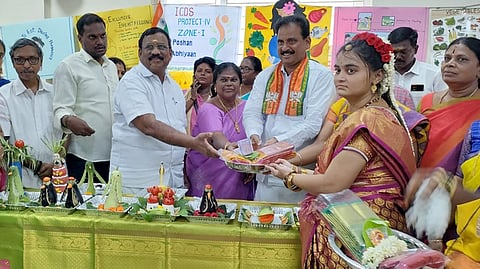 மகளிா் மேம்பாட்டுத் துறை சாா்பில் கா்ப்பிணிகளுக்கு வளைகாப்பு நிகழ்ச்சி