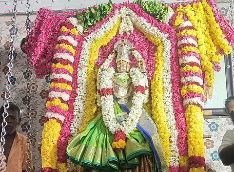 ஸ்ரீபச்சையம்மன் கோயிலில் ஊஞ்சல் தாலாட்டு