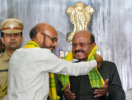 மேற்கு வங்க ஆளுநா் மாளிகை கண்காணிப்பு: ஆளுநா் ஆனந்தபோஸ் குற்றச்சாட்டு