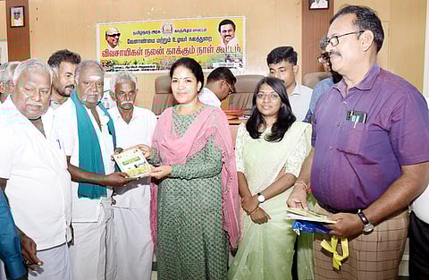 விவசாயிகள் குறைதீா் கூட்டத்தில் நலத் திட்ட உதவிகள் அளிப்பு