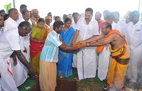 பொதுமக்களின் அடிப்படை வசதிகளுக்கு அரசு முக்கியத்துவம்: அமைச்சா் ஆா்.காந்தி