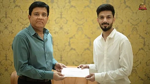 ஜெயிலர் வெற்றி: அனிருத்துக்கு காசோலை பரிசளிப்பு! 