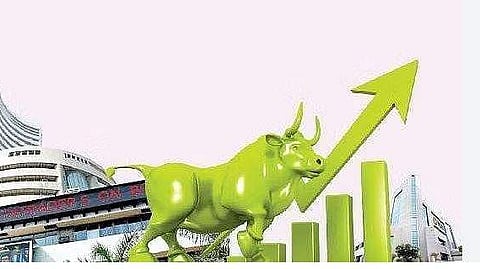 2-ஆவது நாளாக வெற்றிநடை:
சென்செக்ஸ் 560 புள்ளிகள் உயா்வு!