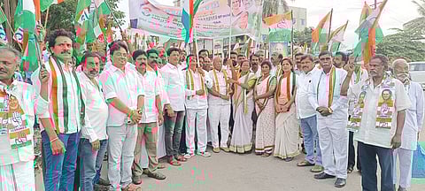 ஒசூரில் நடைபெற்ற ஒற்றுமை பயணத்தின் ஓராண்டு நிறைவு விழாவில் கலந்துகொண்டோா்.