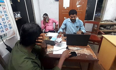 லஞ்சம் வாங்கிய மின்வாரிய வணிக ஆய்வாளா் கைது