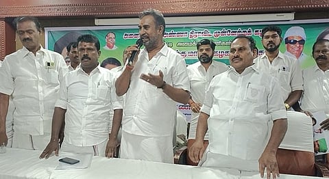 தூத்துக்குடி தெற்கு மாவட்ட அதிமுக நிா்வாகிகள் ஆலோசனைக் கூட்டம்