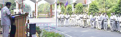 திருச்சி பெல் வளாகத்தில் திங்கள்கிழமை நடைபெற்ற பெல் தினக் கொண்டாட்டத்தில் பேசிய செயலாண்மை இயக்குநா் எஸ்.எம். ராமநாதன்.