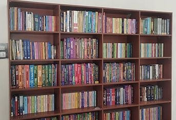 போட்டித் தோ்வுகளுக்கு தயாராக தருவிக்கப்பட்டுள்ள நூல்கள்.