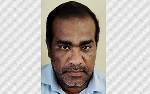 கைதான கிராம நிா்வாக அலுவலா் பிரபாகரன்.