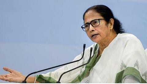 ‘எஸ்ஐஆா்’ மூலம் ‘என்பிஆா்’ அமலாக்கம்: மத்திய அரசு மீது மம்தா குற்றச்சாட்டு