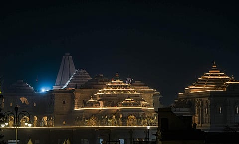 உத்தரப் பிரதேச மாநிலம், அயோத்தியில் மிக பிரம்மாண்டமாக கட்டப்பட்டுள்ள ராமர் கோயிலின் அழகிய காட்சிகள்.