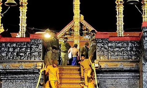 சபரிமலை கோயிலில் பெண்கள் நிற்பதைப் போன்று விடியோ பரப்பியவர் மீது நடவடிக்கை!