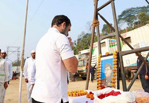 நேதாஜி சுபாஸ் சந்திர போசுக்கு அஞ்சலி செலுத்தும் ராகுல் காந்தி.
