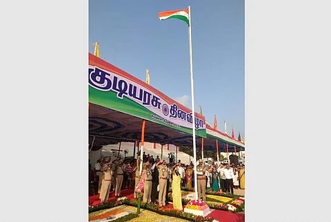 கிருஷ்ணகிரியில் ஆட்சியர் தேசியக் கொடியேற்றினார்!