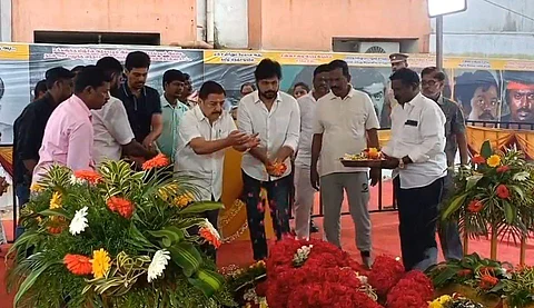 விஜயகாந்த் நினைவிடத்தில் நடிகர் சிவக்குமார், கார்த்தி
