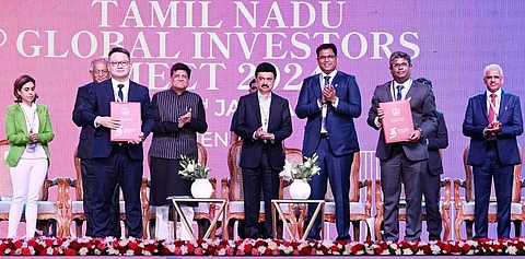 சென்னை வர்த்தக மையத்தில்  ஞாயிற்றுக்கிழமை தொடங்கிய உலக முதலீட்டாளர்கள் மாநாட்டில்  முதல்வர் மு.க.ஸ்டாலின் முன்னிலையில் , தூத்துக்குடியில் மின்சார வாகன கார், மின்கலன் உற்பத்தித் தொழிற்சாலை அமைப்பதற்கான