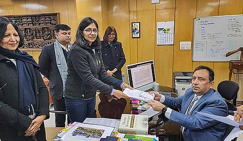 வேட்புமனு தாக்கல் செய்த ஸ்வாதி மாலிவால்
