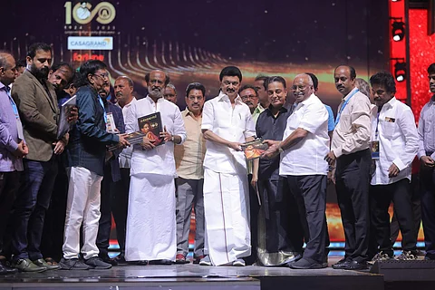 கலைஞர் 100 விழாவில் முதல்வர் மு.க.ஸ்டாலின், நடிகர்கள், ரஜினி, கமல், சூர்யா, நயன்தாரா உள்ளிட்ட ஏராளமான திரையுலகினர் கலந்துகொண்டனர்.