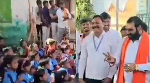 சந்தோஷ் பங்கார் குழந்தைகளிடம் பேசும்போது...