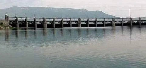 சரியத் தொடங்கிய மேட்டூர் அணை நீர்மட்டம்: குடிநீர் தட்டுப்பாடு அபாயம்?
