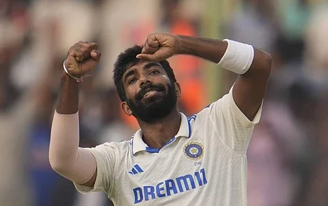 வெற்றிக் கொண்டாட்டத்தில் பும்ரா.