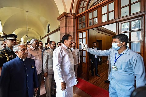 அச்சுறுத்தும் கரோனா வைரஸ்: லைவ் அப்டேட்ஸ்