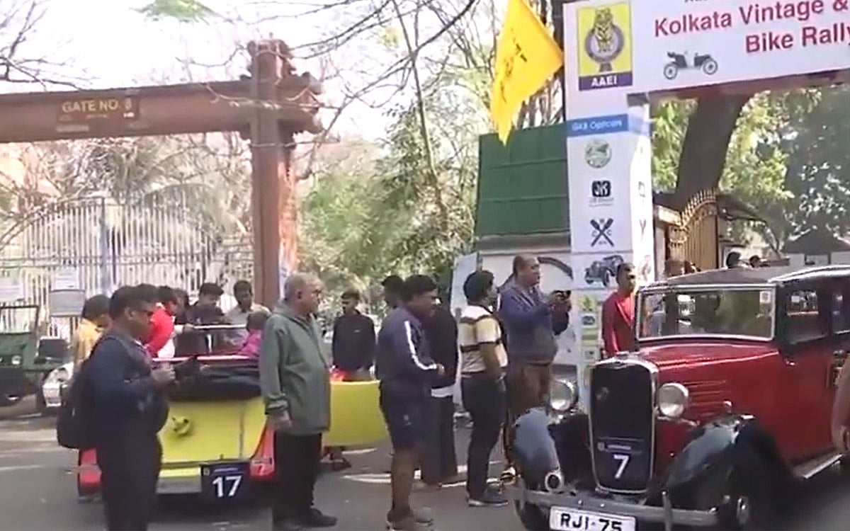 வின்டேஜ் மற்றும் கிளாசிக் கார் கண்காட்சி - புகைப்படங்கள்