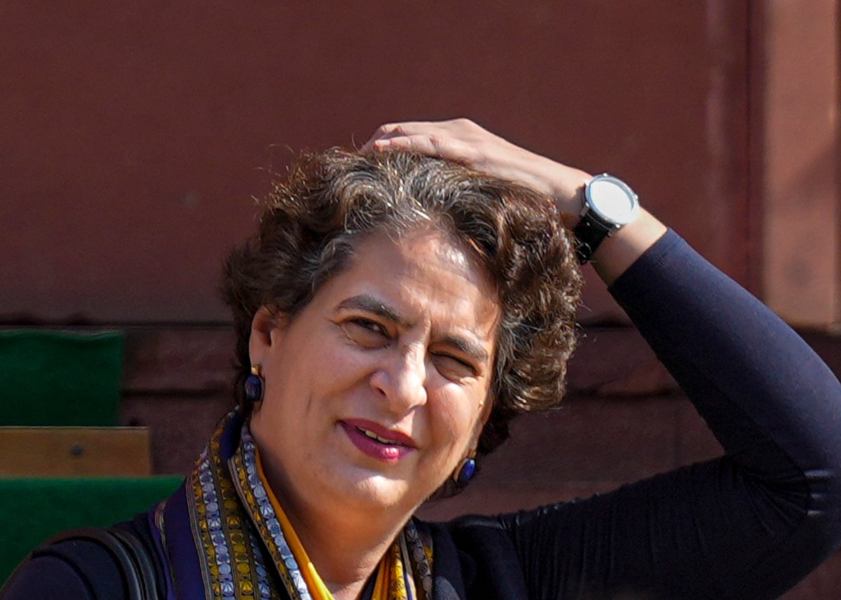 நாடாளுமன்றத்தில் பிரியங்கா காந்தி