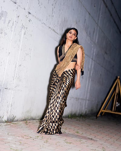 புடவையில் ஜொலிக்கும் கீர்த்தி சுரேஷ்! 