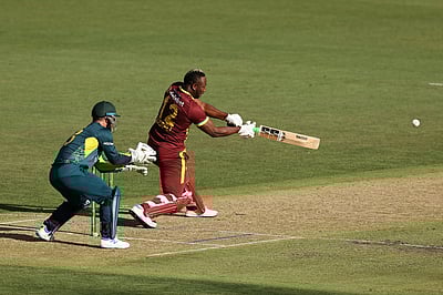 3-வது டி20: ஆண்ட்ரே ரசல் அதிரடி; ஆஸ்திரேலியாவுக்கு 221 ரன்கள் இலக்கு!