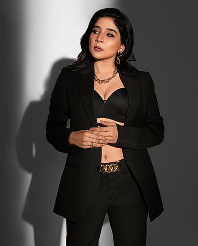 சென்சேஷனல் சாக்ஷி அகர்வால் - புகைப்படங்கள்