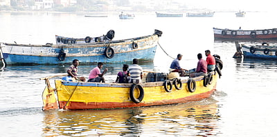கடலுக்குச் சென்ற ராமேசுவரம் மீனவா்கள்