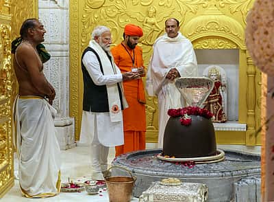 வாலிநாத் மகாதேவ் சிவாலயத்தில் பிரதமர் மோடி - புகைப்படங்கள்